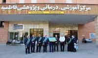 عطر حرم یار در بیمارستان فاطمیه؛ پرچم مقدس مسجد جمکران میهمان بیماران شد
